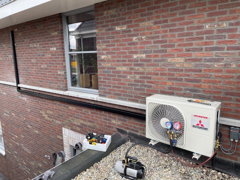 Buitenunit op garage in Spanbroek